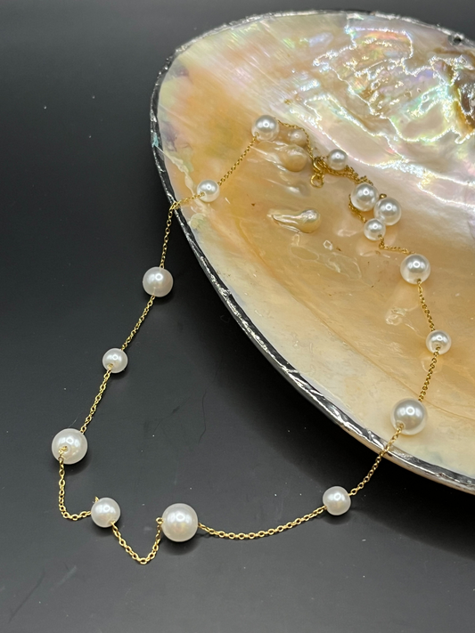 Pearly Dainty Necklace
